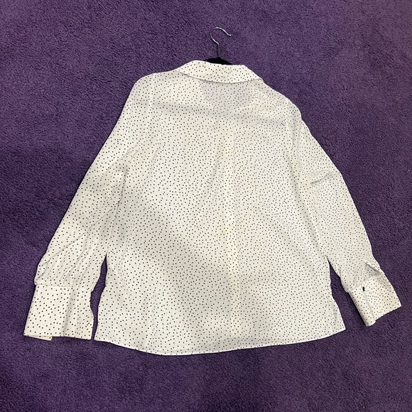 White button down with black polka dots. Size small. - Picture 5 of 5